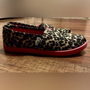 Girls Toms leopard and pink shoes size 4